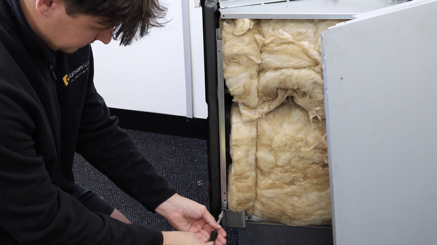 How to Replace an Oven Door Hinge Side Support Bracket Hotpoint